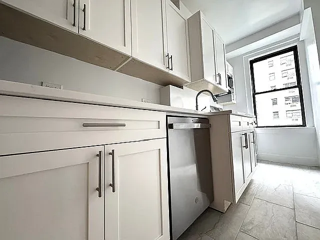 360 E 55th St #4F — Photo 6