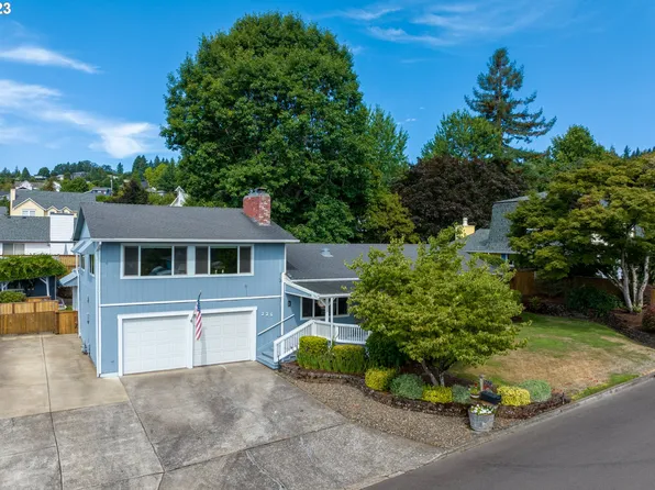 226 SW Hemlock St, Dundee, OR 97115