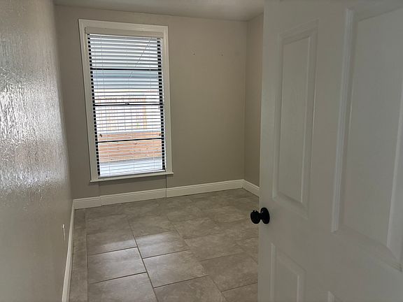5th image of 4509 W Idlewild Ave