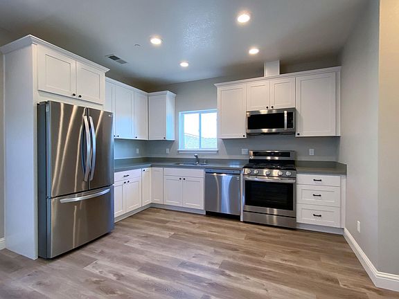 Kitchen with stainless steel appliances, quartz countertops and soft close cabinets