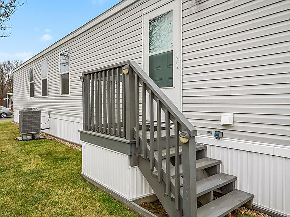5th image of 23 Winter Pine Dr