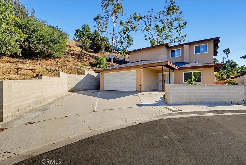 4 bed, 2915 sqft, $5,100 — Photo 1