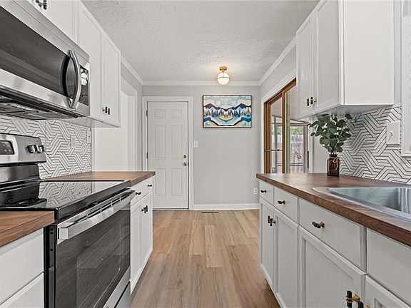 4th image of 2721 S 53rd St