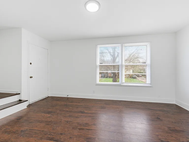 731 McPherson Dr — Photo 4