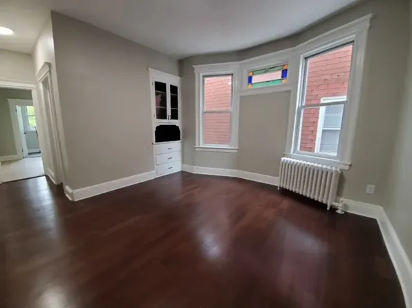 189 Boyd Avenue image 2 of 13