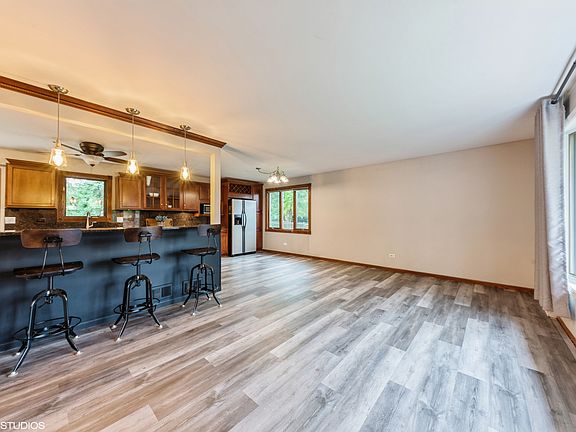 3rd image of 8815 Sycamore Ct