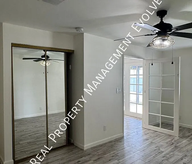 3914 E Surrey Ave — Photo 11
