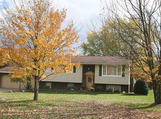 304 McCombs Cir, New Castle, PA 16101