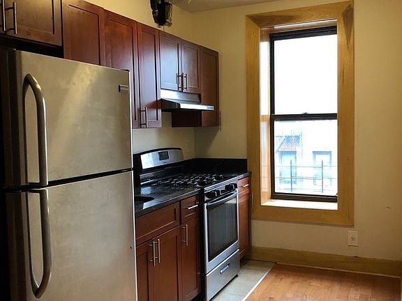 4th image of 580 E 22nd St APT 12