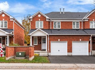 10 Bassett Blvd #221, Whitby, ON L1N 9C3