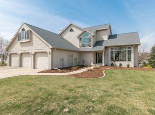 1820 Noblemen Ct, Green Bay, WI 54313
