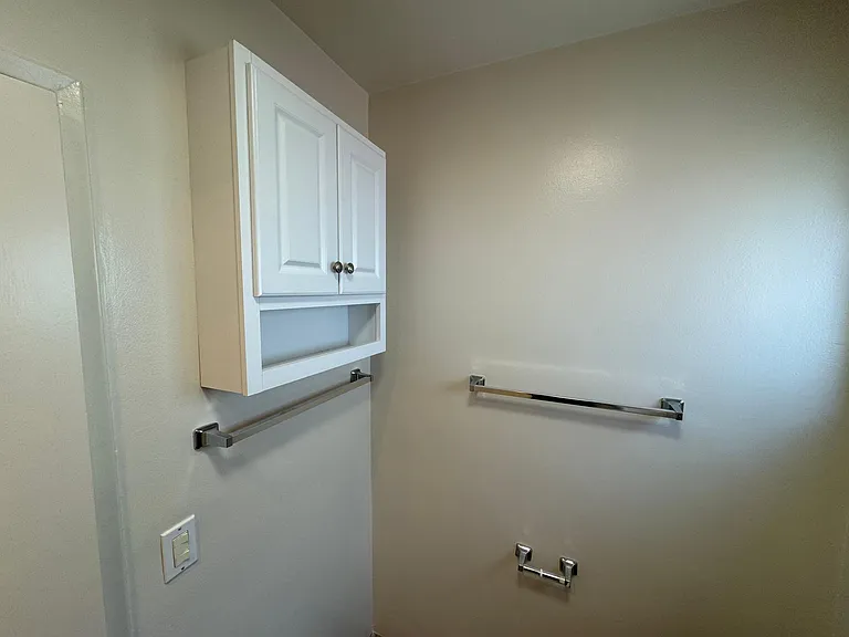 1905 Robinson St #C — Photo 24