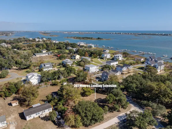207 Moores Landing Ext, Hampstead, NC 28443