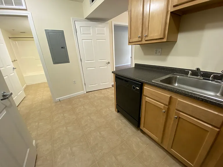 Redstone Apartments — Photo 22