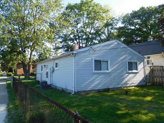 5th image of 501 E Breckenridge St