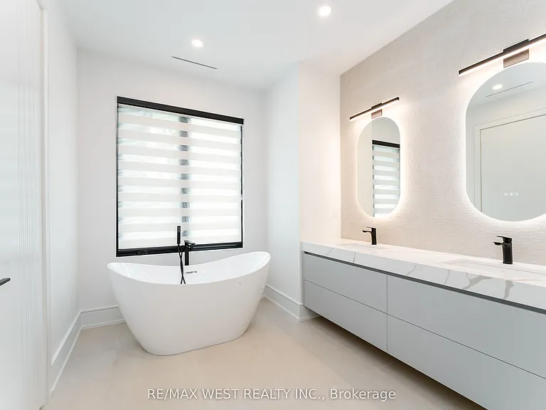 510 Wellington Cres — Photo 19