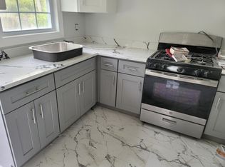 12 Hounslow Rd, Shirley, NY 11967