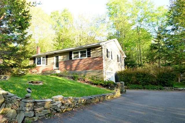 309 Stillwater Dr photo 1
