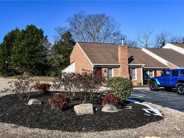 7693 The Points Pl #1005, Gloucester Point, VA 23062