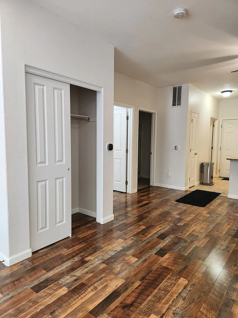 Stylish 2 Bed, 2 Bath Main-Floor Condo Unbeatable Location Near Parker & Quincy! — Photo 3