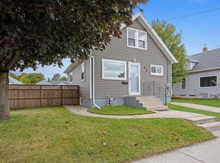 918 S 29th St, Manitowoc, WI 54220
