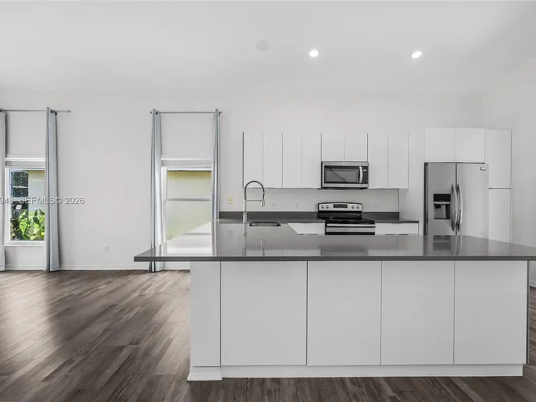 434 Castlemain Cir — Photo 13