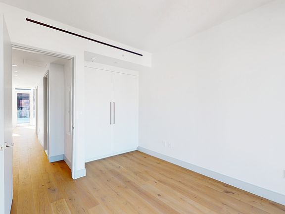 5th image of 101 W 14th St #10E