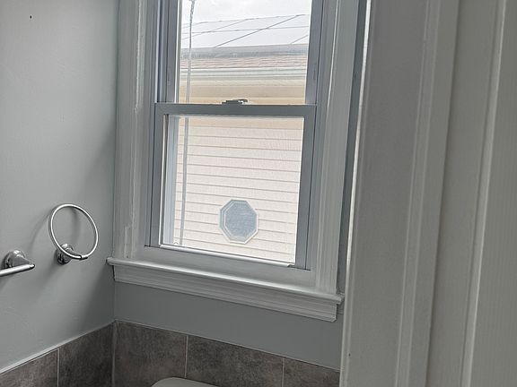 3rd image of 17 Evelyn Ct Floor 2