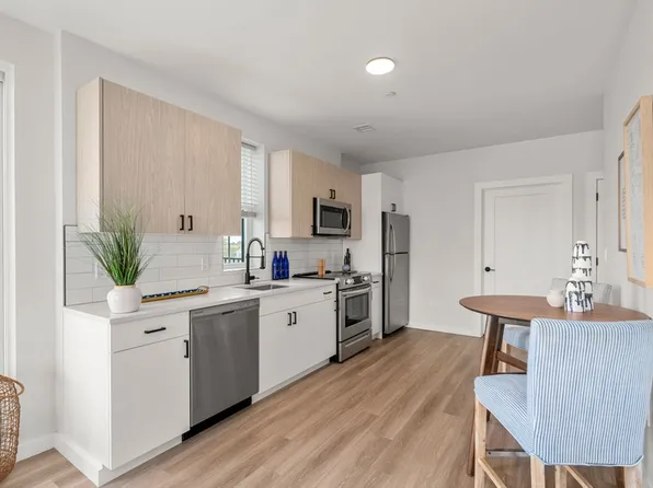 10 Somerset Ave #206, Winthrop, MA 02152