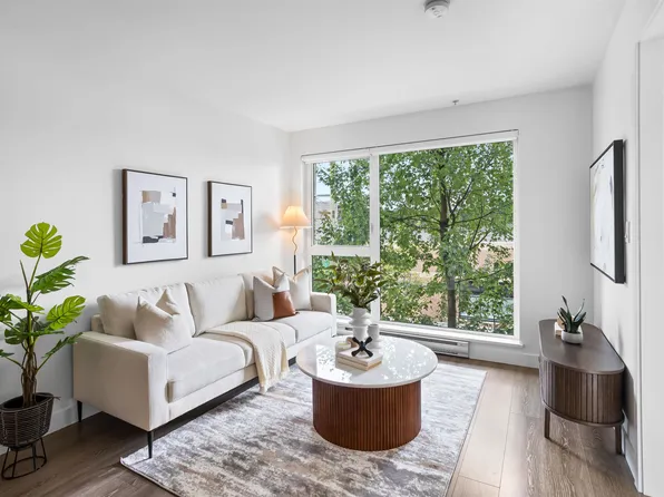 1588 Hastings St E #211, Vancouver, BC V5L 0B8