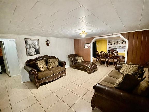 5th image of 3911 Blackstock Rd