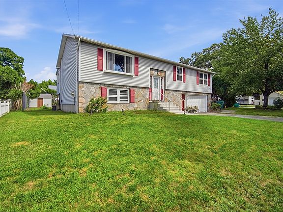 2nd image of 4 Baril Ln