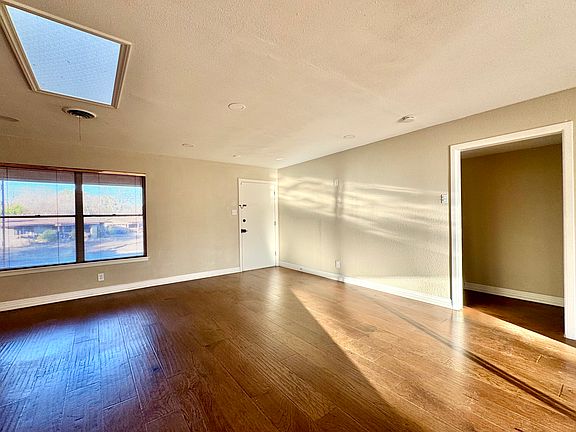 3rd image of 3826 Willowbrook Dr