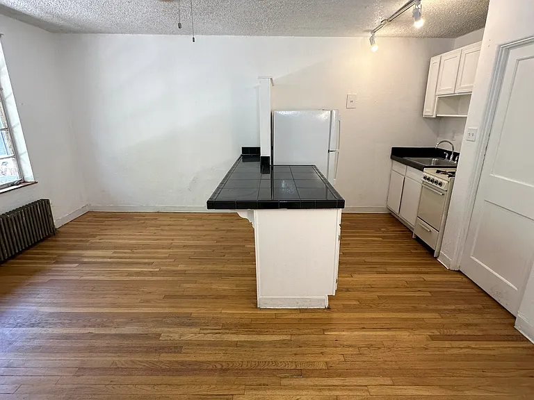 Courtyard on Vine — Photo 19