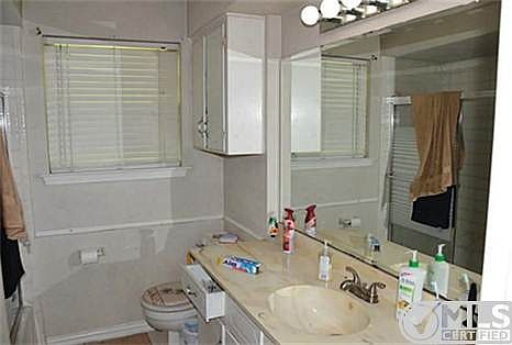 5th image of 1504 Green Oaks Dr