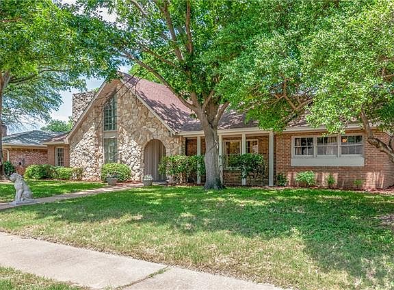 3rd image of 105 Tuscany Ct