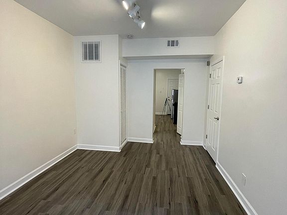 5th image of 2251 W Melrose St #Basement