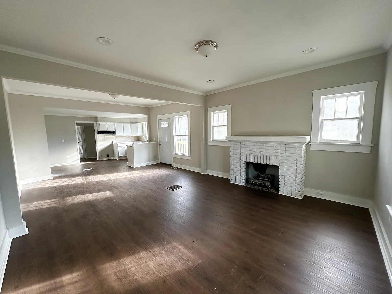 3 bed, 1096 sqft, $1,050 — Photo 2
