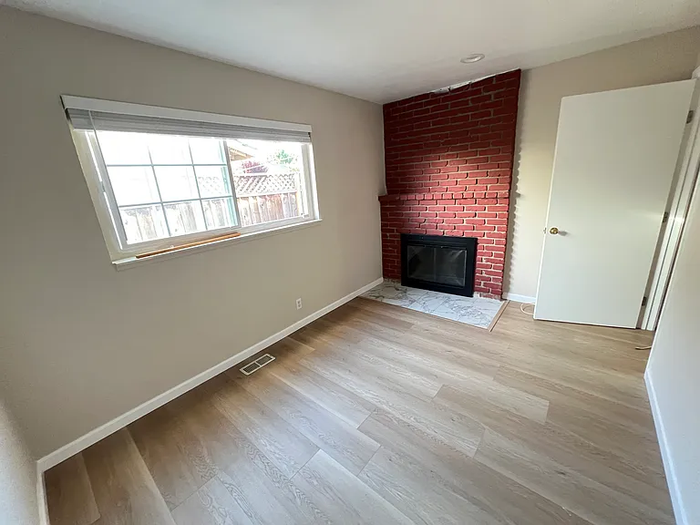 4th Room, study room