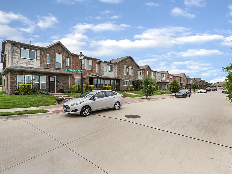 5871 Rivendell Dr — Photo 25