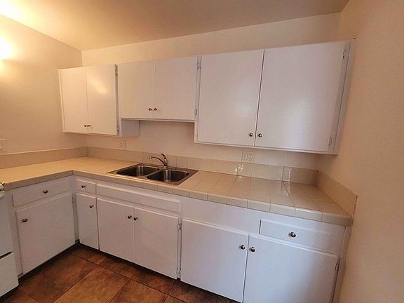 4th image of 216 H St #210-7