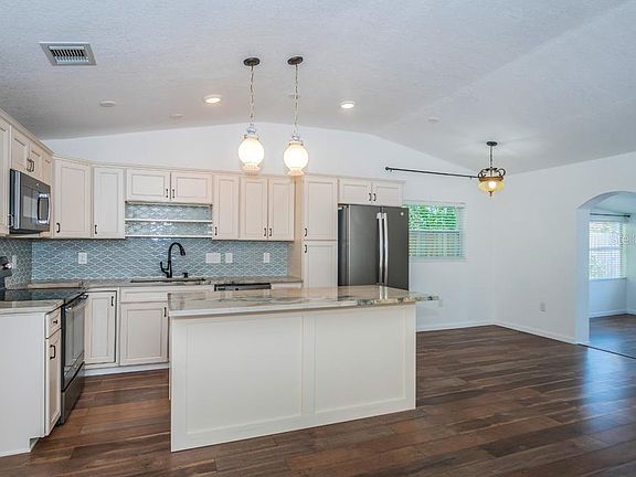 4th image of 7395 8th St N