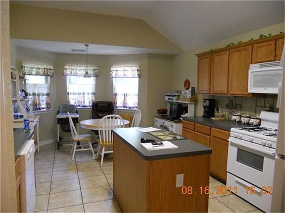 4th image of 4110 Eaton Dr