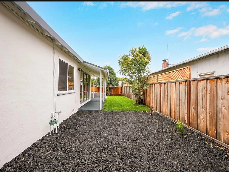 7 Newhall St — Photo 30
