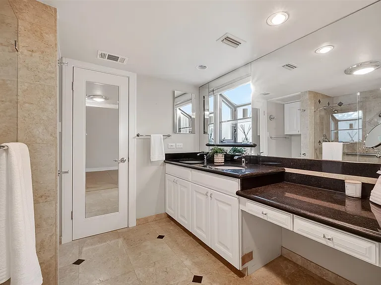 5338 Brownway St #B19 — Photo 7