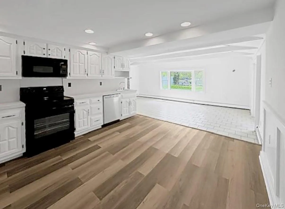 4 bed, 2.5 bath, 1892 sqft, $5,000 — Photo 4