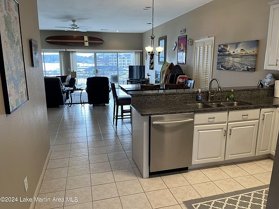 5th image of 100 Harbor Pl Unit 405