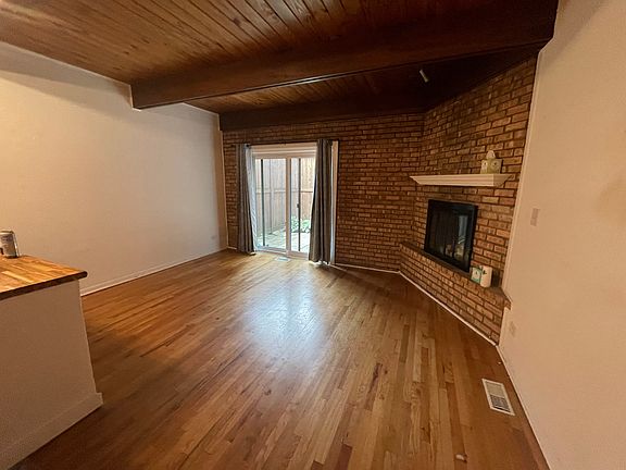 2nd image of 2830 N Burling St