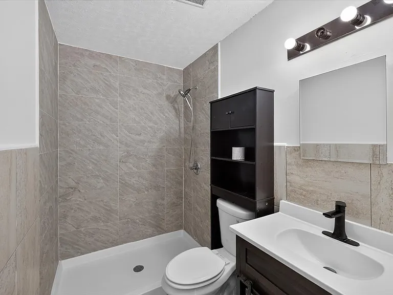 213 Amellia Pl — Photo 14