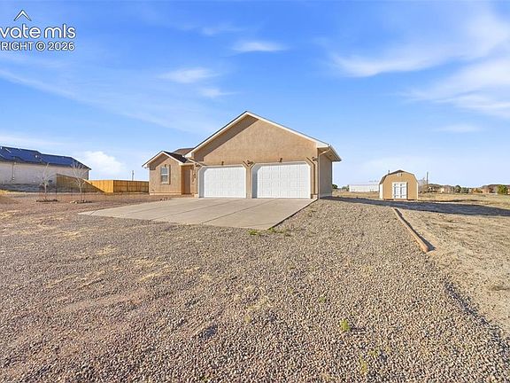 4th image of 1169 E Canary Dr